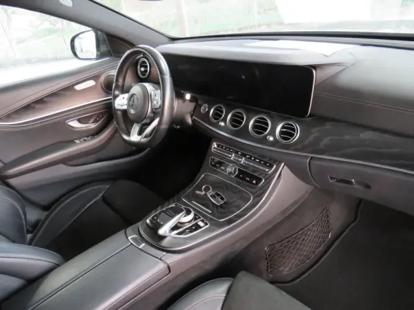 Mercedes-Benz E 300 de AMG Line 26