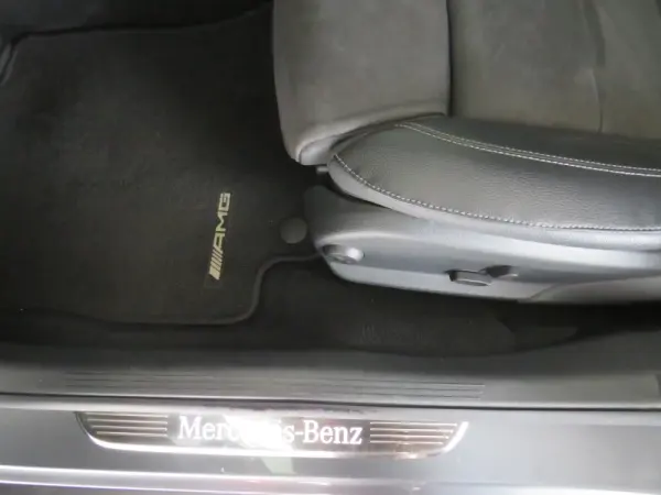 Mercedes-Benz E 300 de AMG Line 29