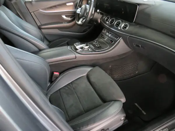 Mercedes-Benz E 300 de AMG Line 33