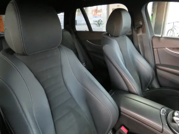 Mercedes-Benz E 300 de AMG Line 37