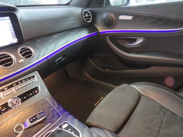 Mercedes-Benz E 300 de AMG Line 38