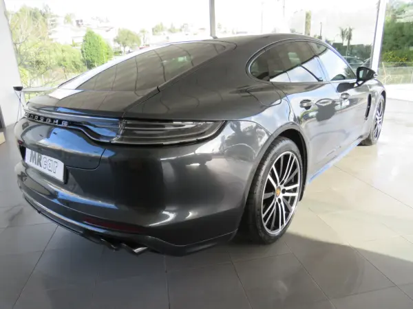 Porsche Panamera 4 E-Hybrid 9