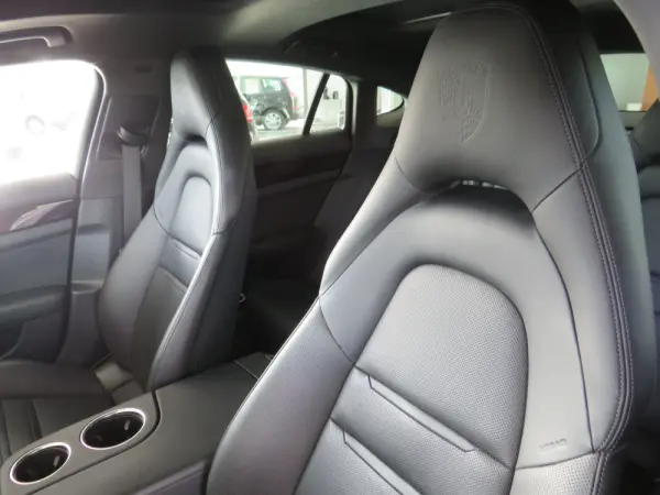 Porsche Panamera 4 E-Hybrid 33
