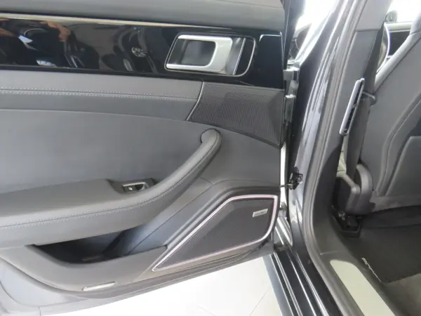 Porsche Panamera 4 E-Hybrid 44