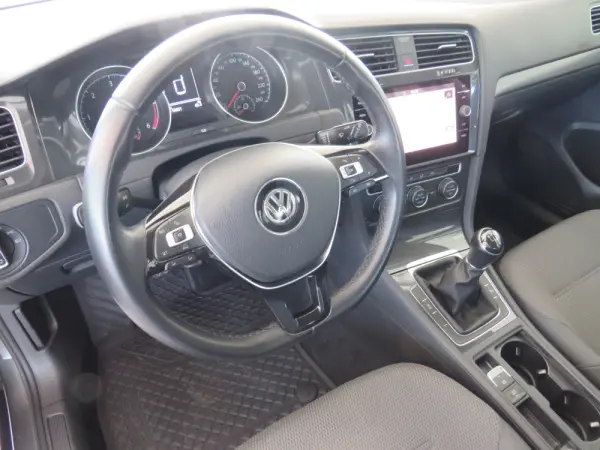 Volkswagen Golf 1.6 TDI Confortline 37