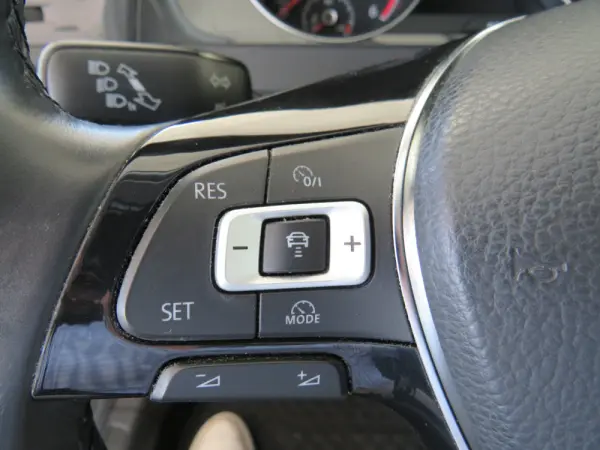 Volkswagen Golf 1.6 TDI Confortline 25
