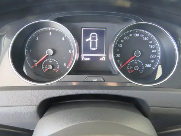 Volkswagen Golf 1.6 TDI Confortline 22