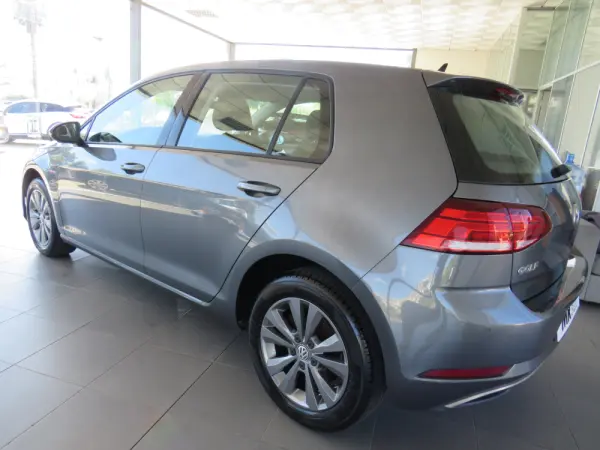Volkswagen Golf 1.6 TDI Confortline 7