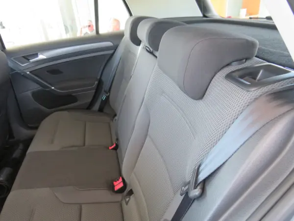Volkswagen Golf 1.6 TDI Confortline 13