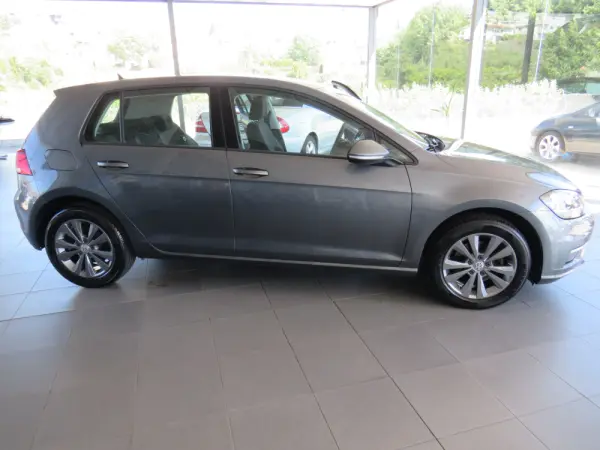 Volkswagen Golf 1.6 TDI Confortline 1