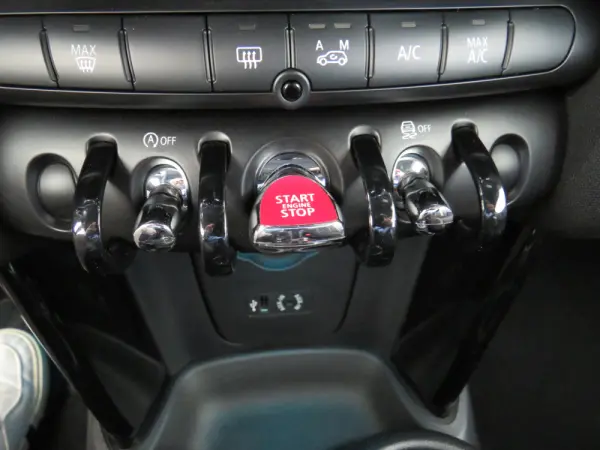 MINI Cabrio John Cooper Works 17