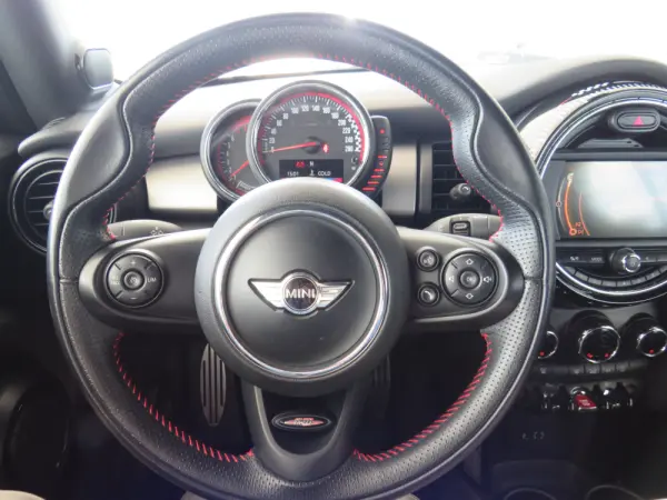 MINI Cabrio John Cooper Works 18