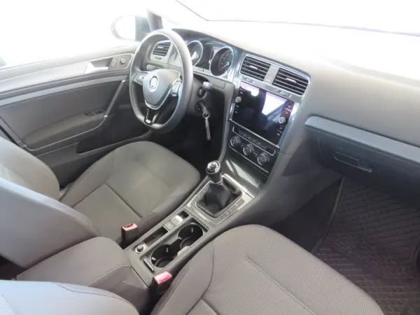 Volkswagen Golf 1.6 TDI Confortline 19