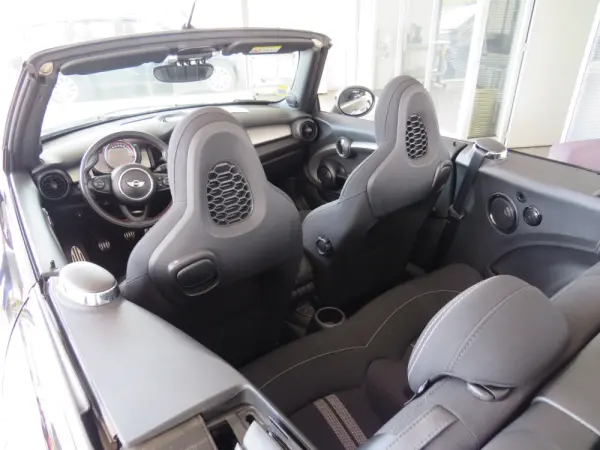 MINI Cabrio John Cooper Works 29
