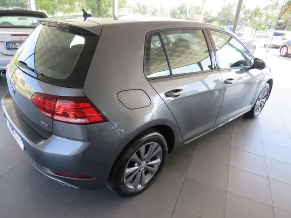 Volkswagen Golf 1.6 TDI Confortline 4