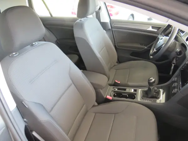 Volkswagen Golf 1.6 TDI Confortline 18