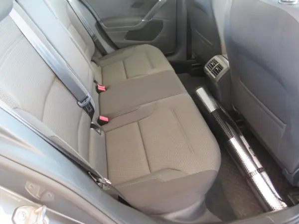 Volkswagen Golf 1.6 TDI Confortline 16