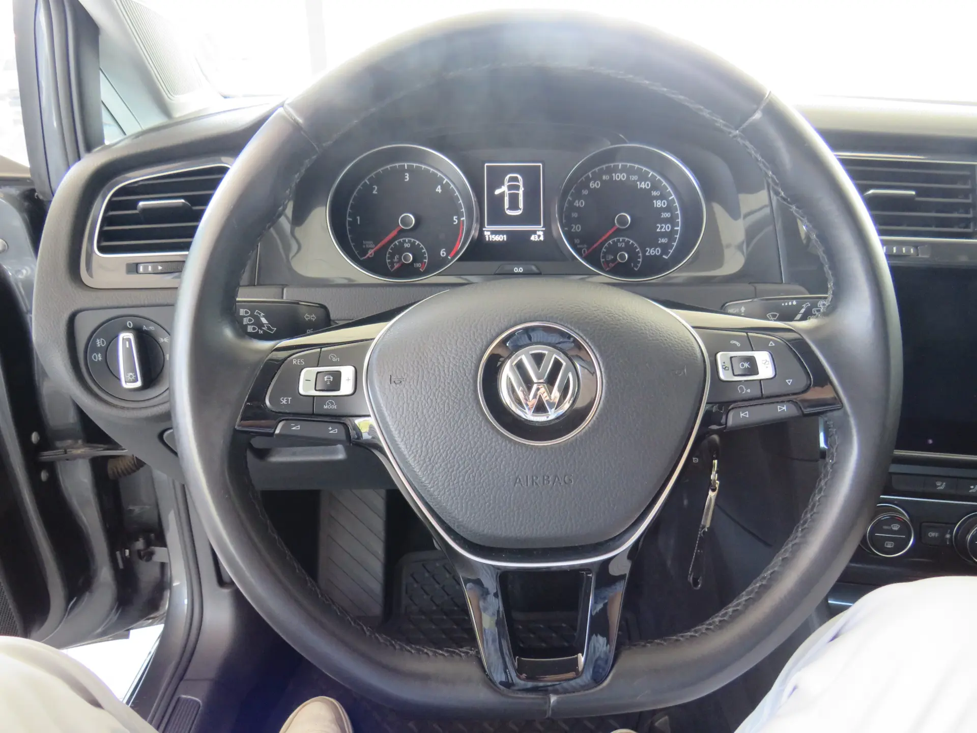 Volkswagen Golf 1.6 TDI Confortline 23