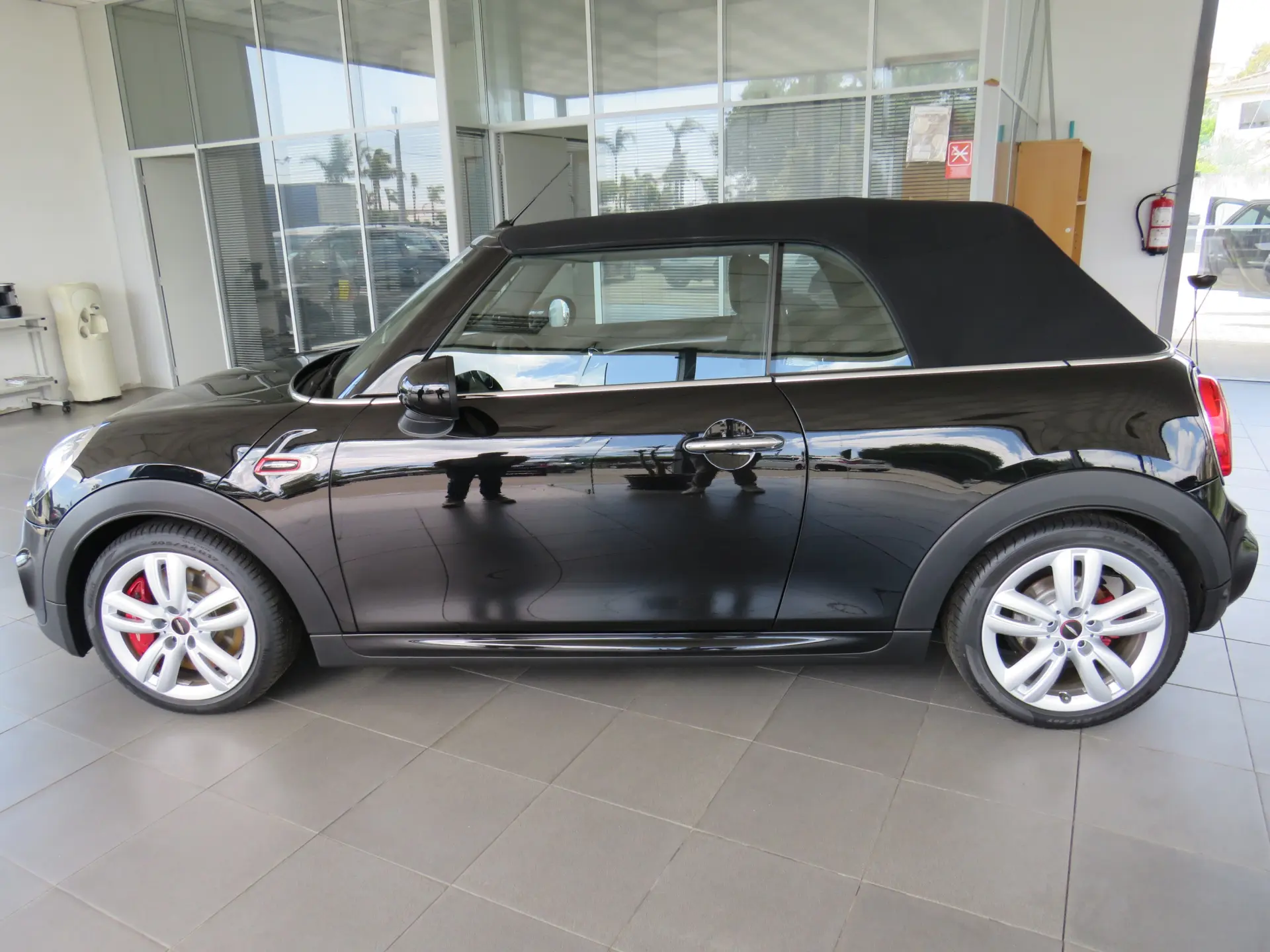 MINI Cabrio John Cooper Works 9