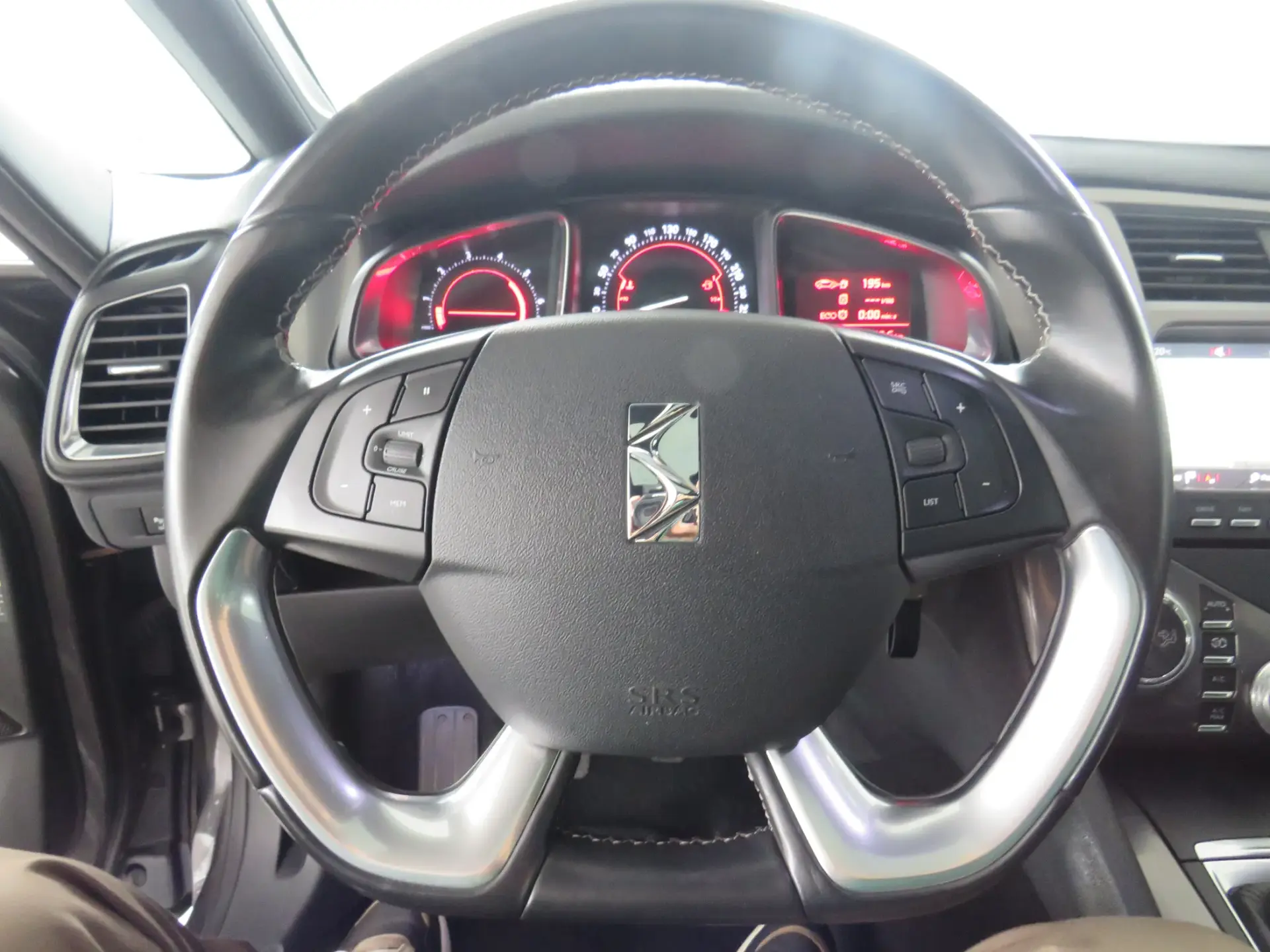 Citroën DS5 1.6 BlueHDi So Chic 26