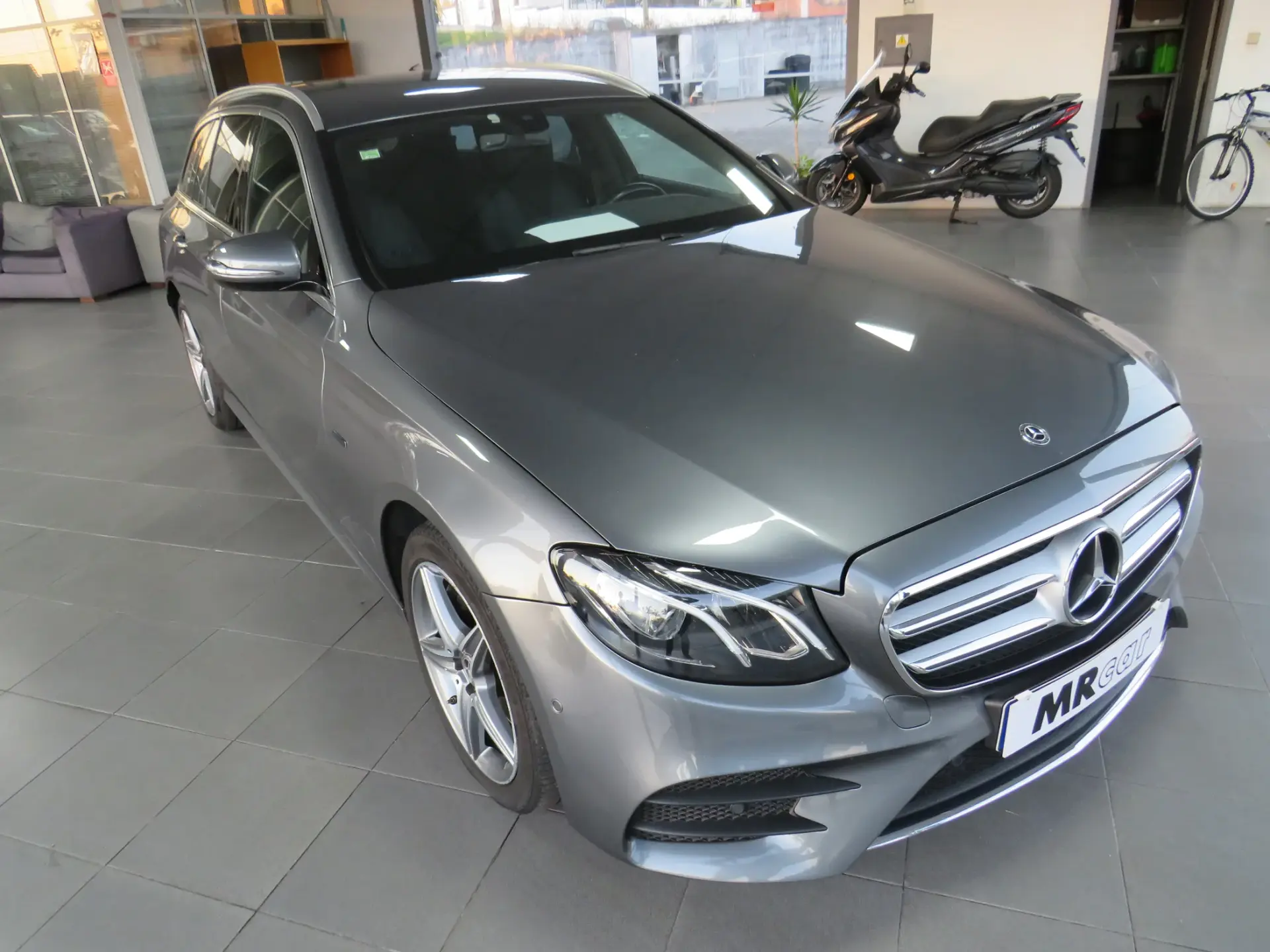 Mercedes-Benz E 300 de AMG Line 10