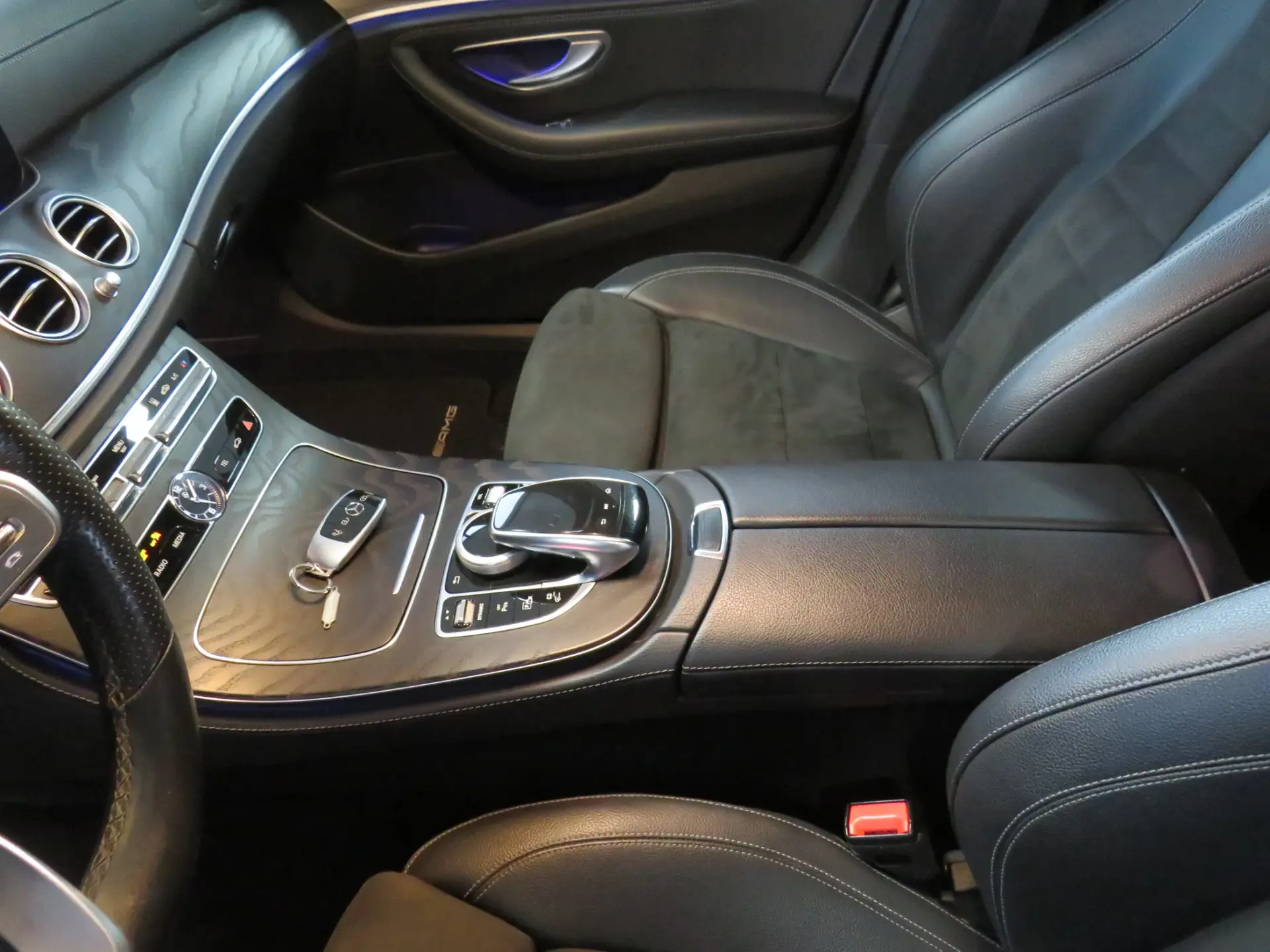 Mercedes-Benz E 300 de AMG Line 31