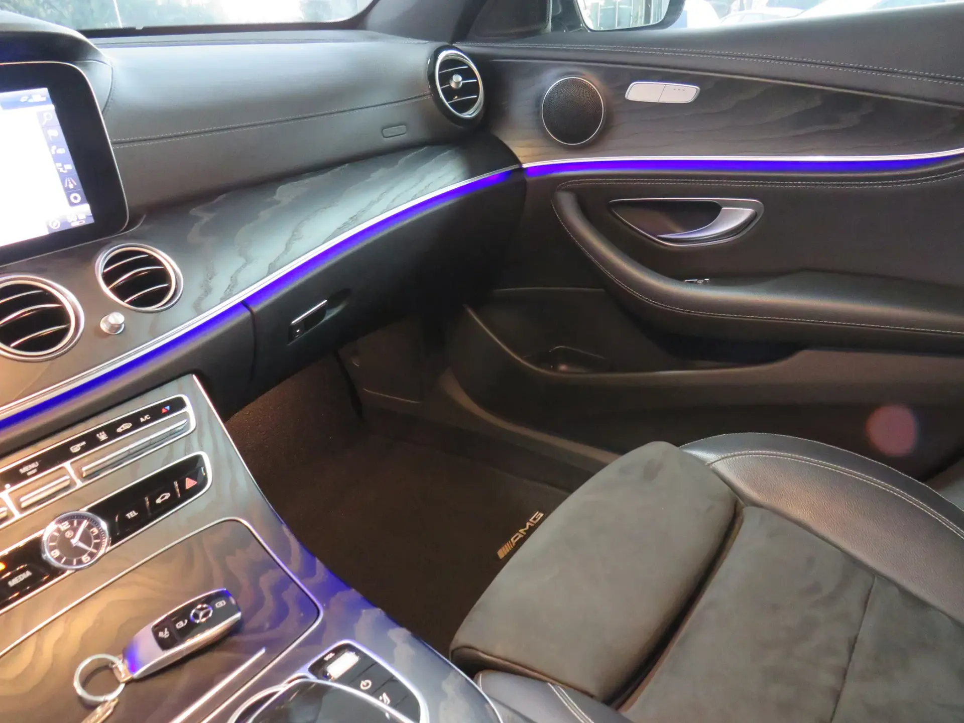 Mercedes-Benz E 300 de AMG Line 38