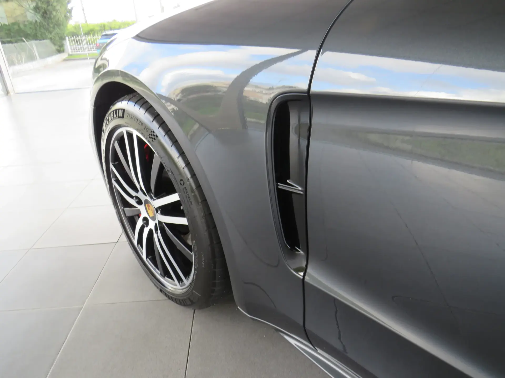 Porsche Panamera 4 E-Hybrid 12