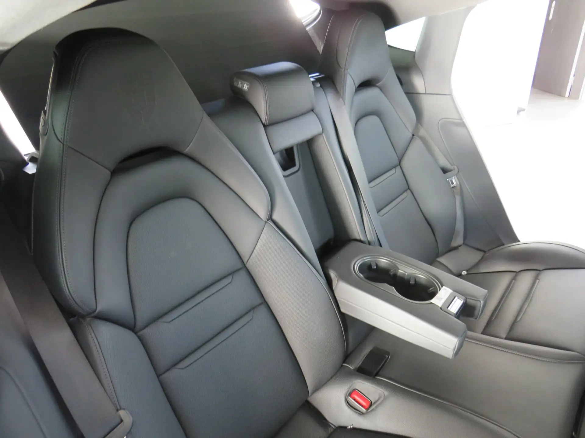 Porsche Panamera 4 E-Hybrid 31