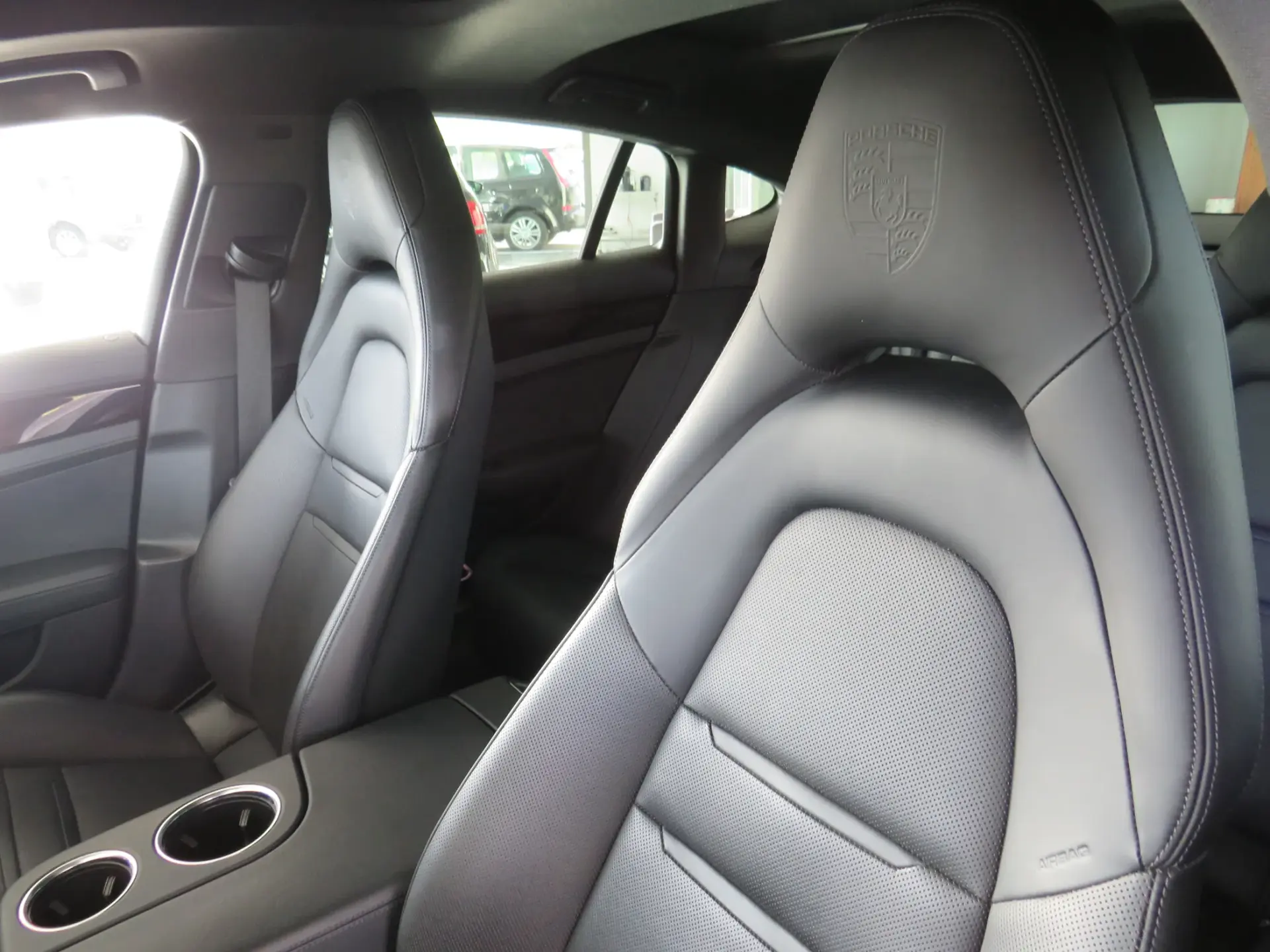 Porsche Panamera 4 E-Hybrid 33