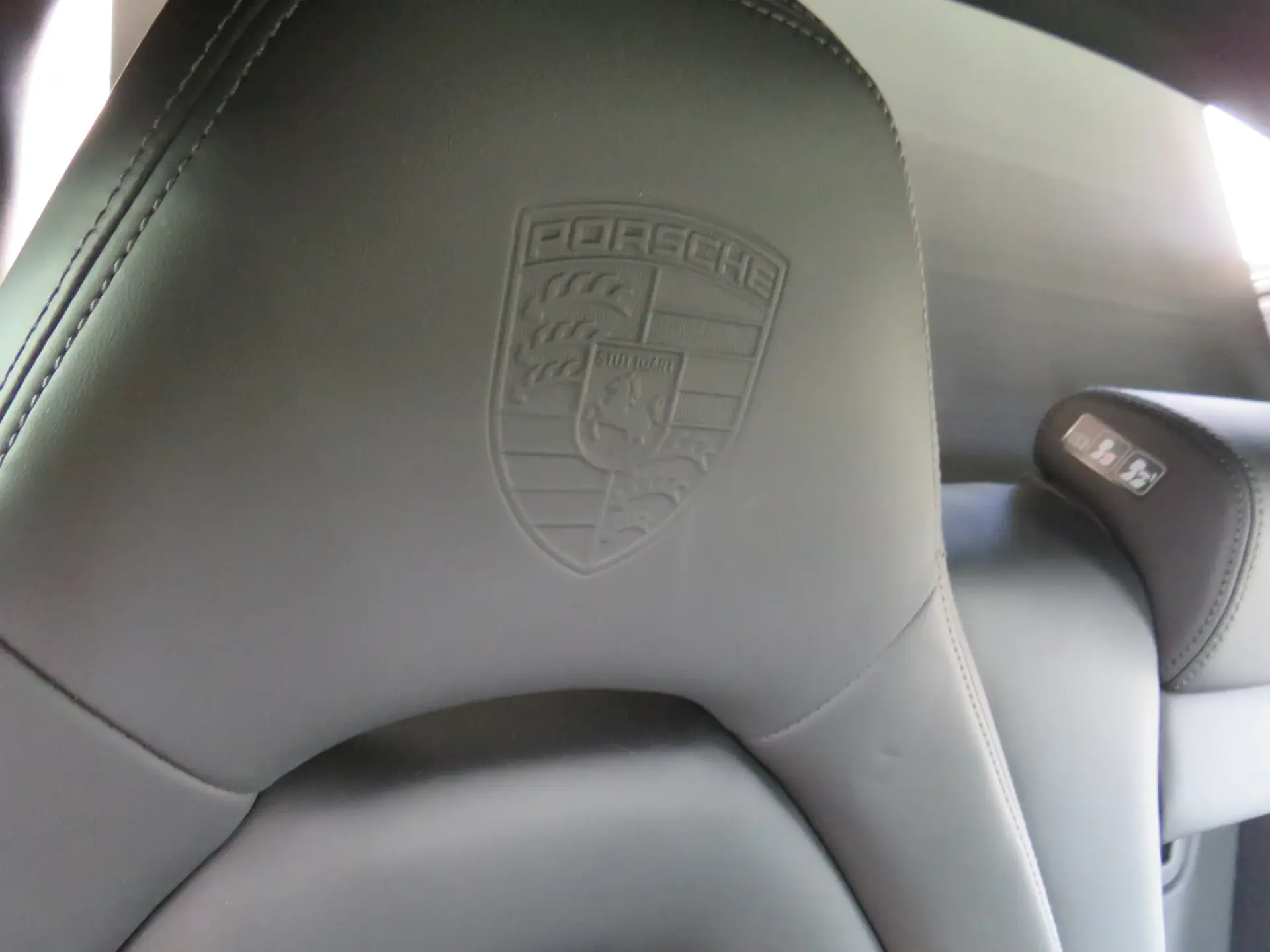 Porsche Panamera 4 E-Hybrid 38