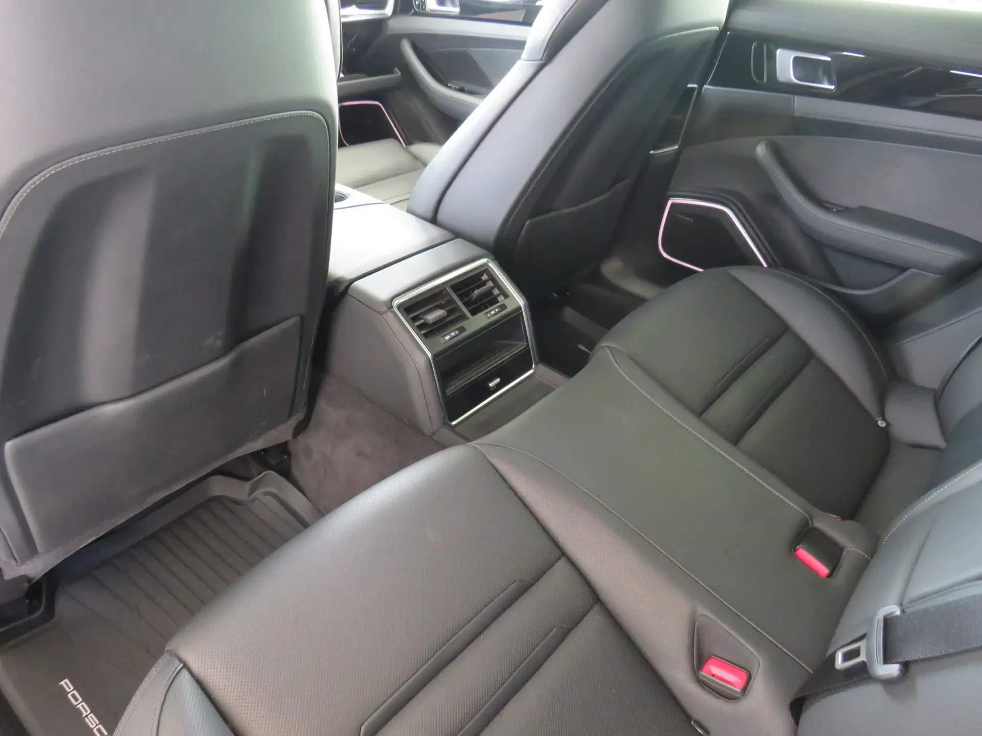 Porsche Panamera 4 E-Hybrid 39