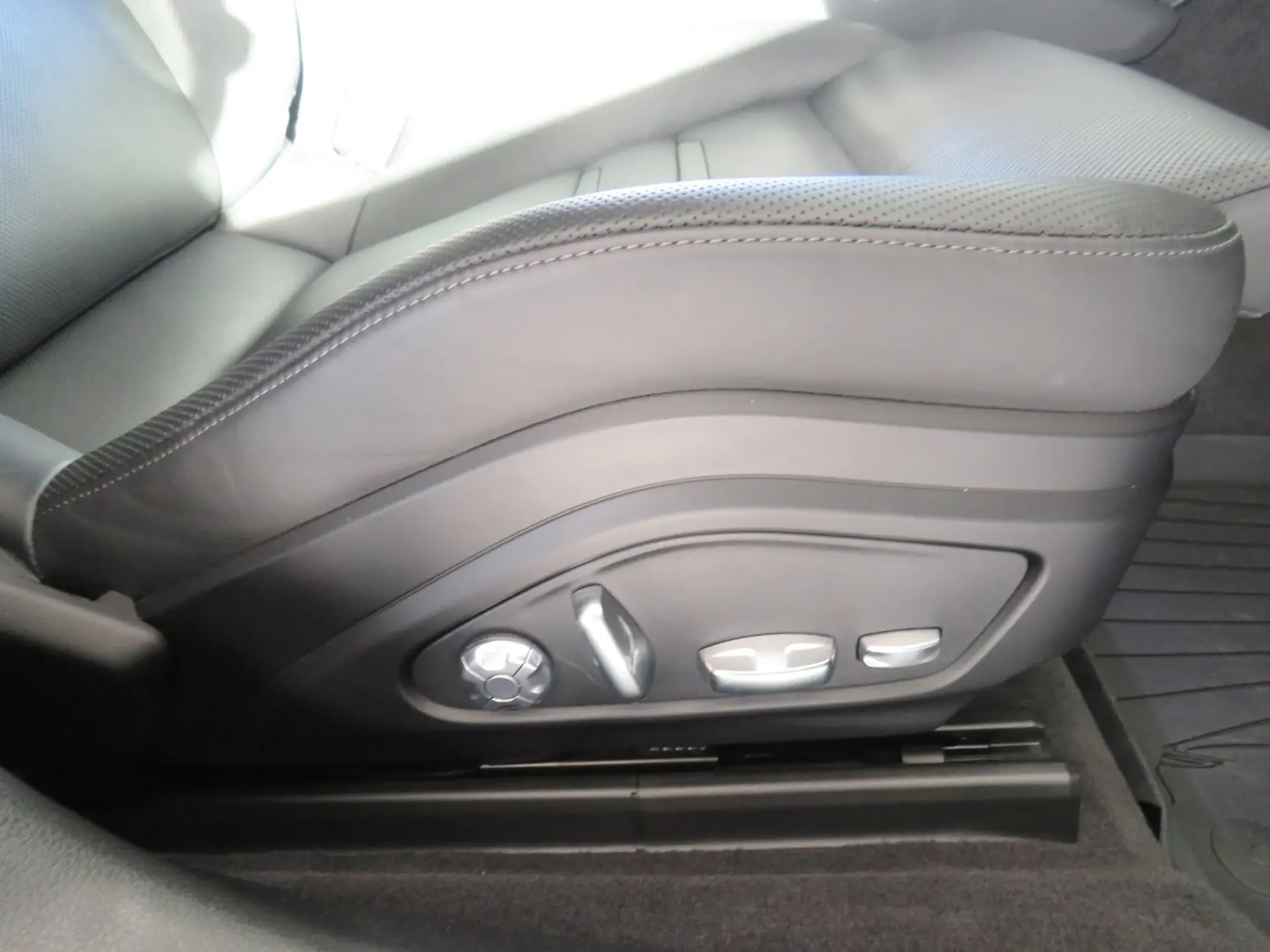 Porsche Panamera 4 E-Hybrid 48