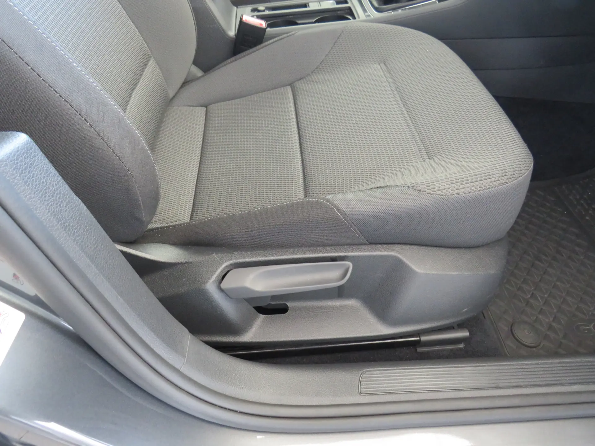 Volkswagen Golf 1.6 TDI Confortline 36