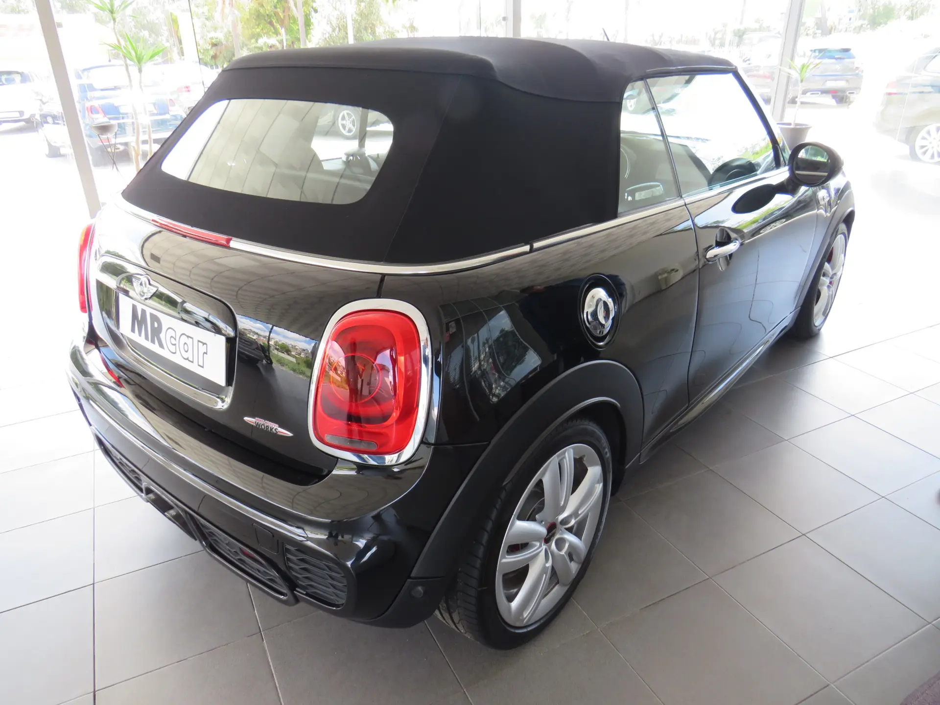 MINI Cabrio John Cooper Works 10