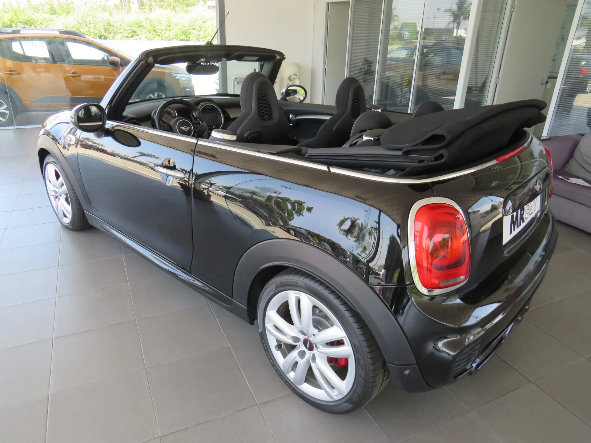 MINI Cabrio John Cooper Works 2