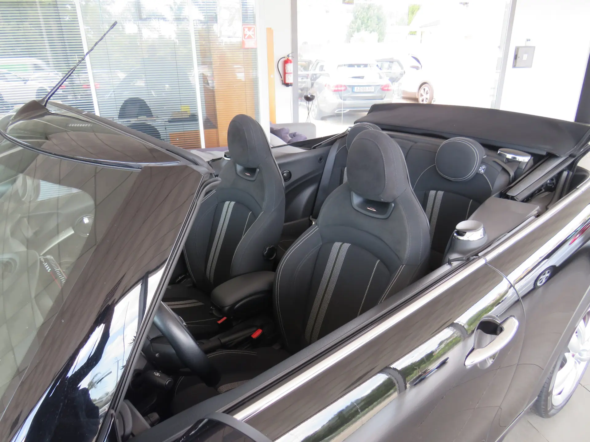MINI Cabrio John Cooper Works 25