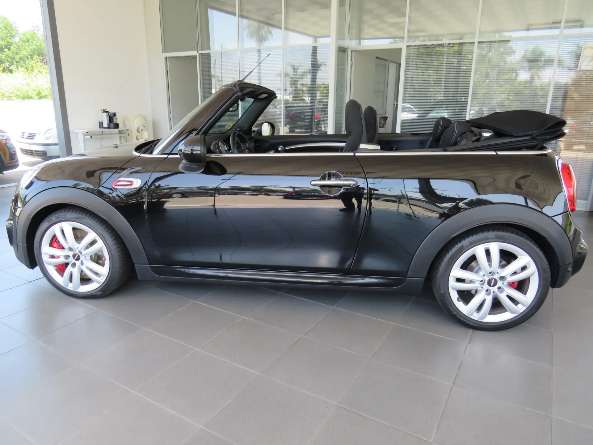 MINI Cabrio John Cooper Works 1