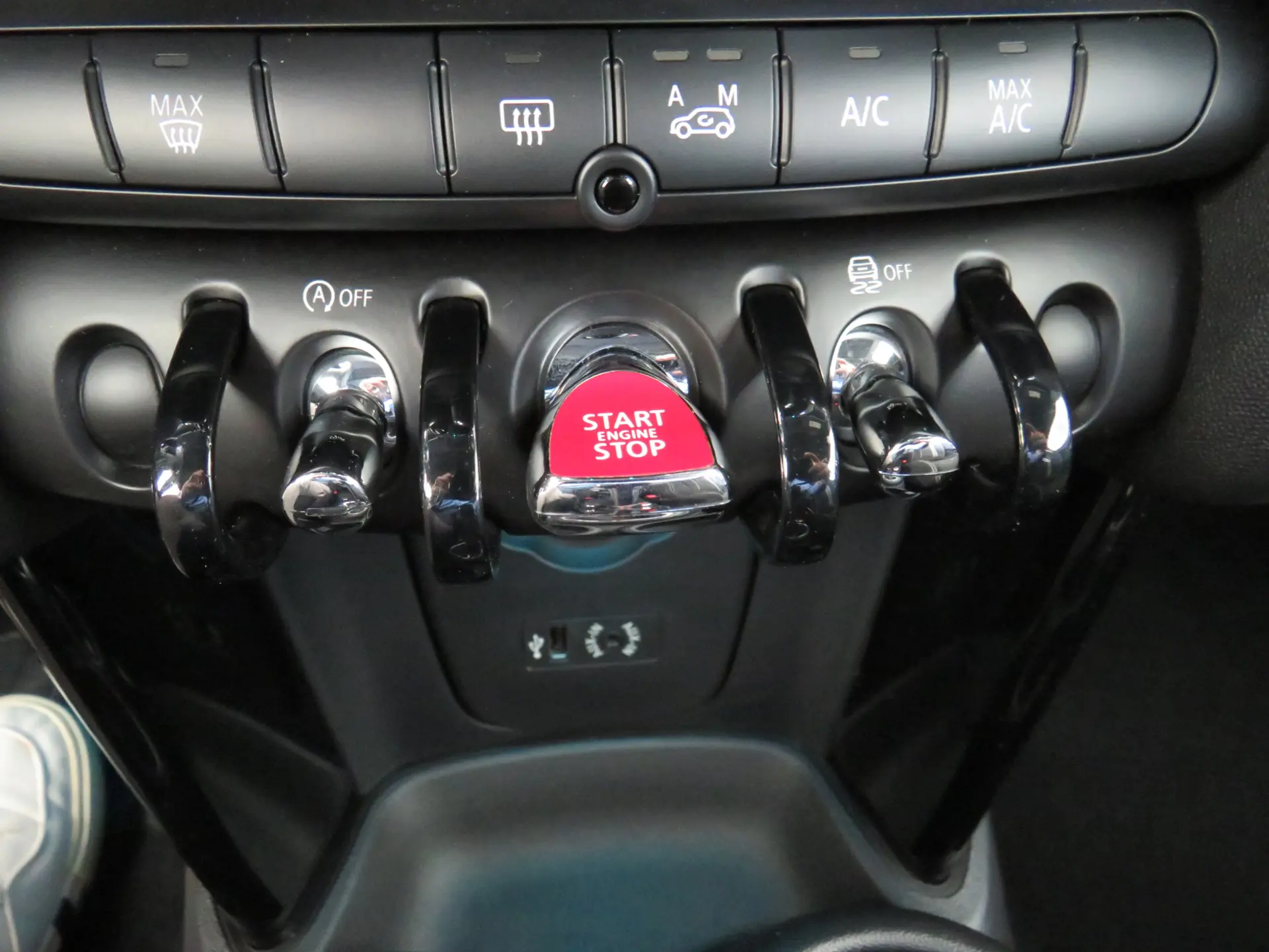 MINI Cabrio John Cooper Works 17