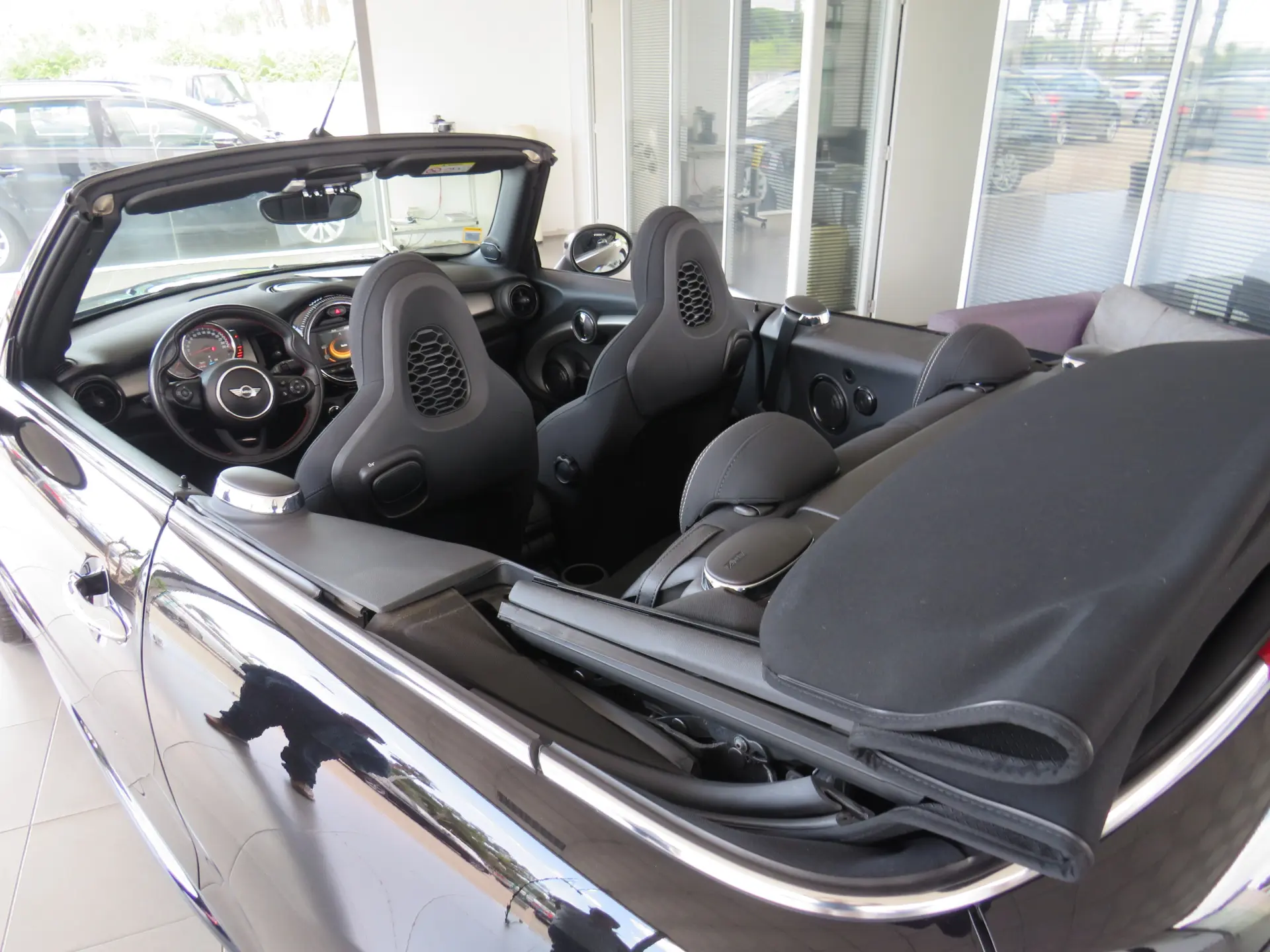 MINI Cabrio John Cooper Works 3