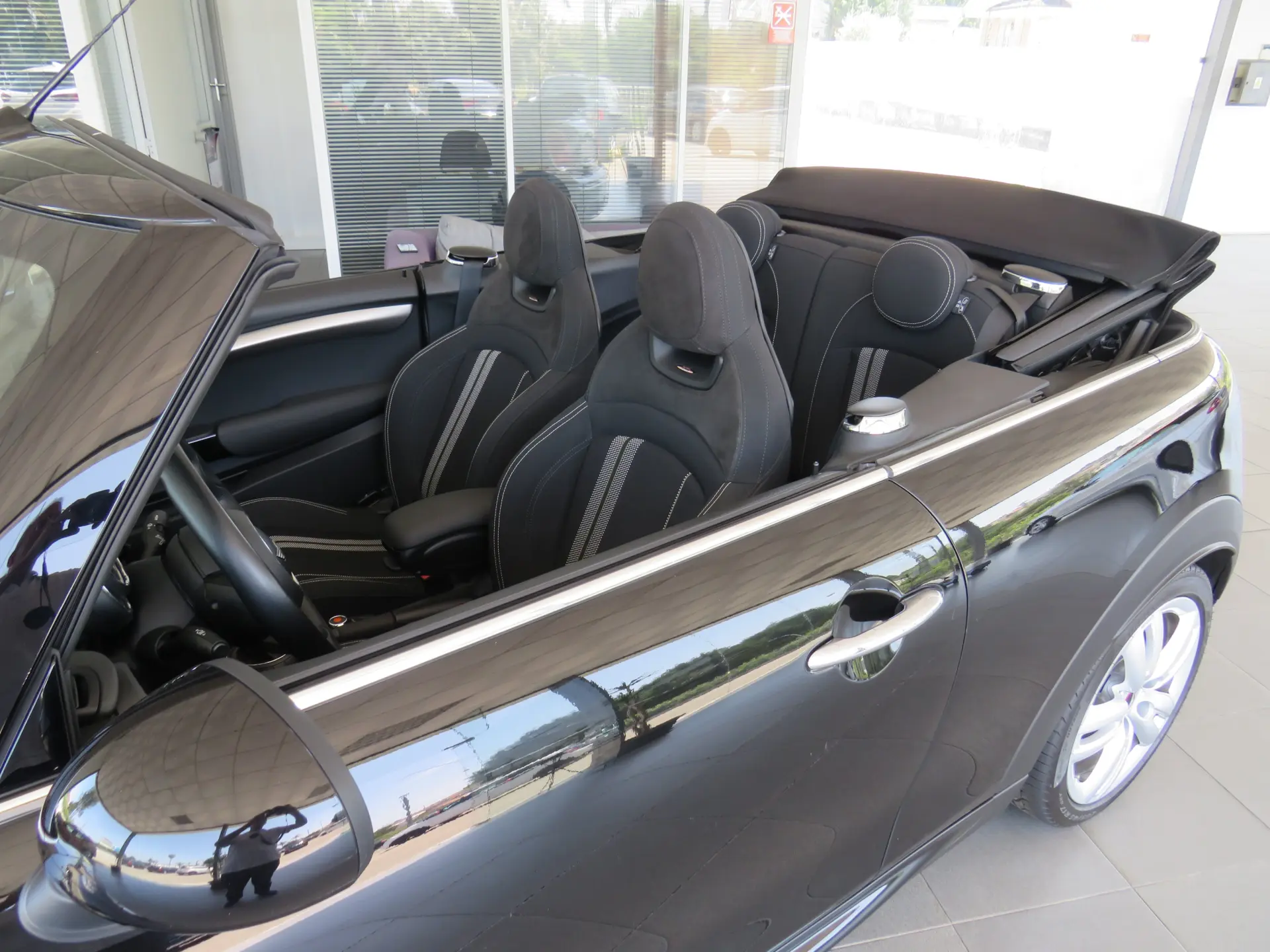 MINI Cabrio John Cooper Works 4