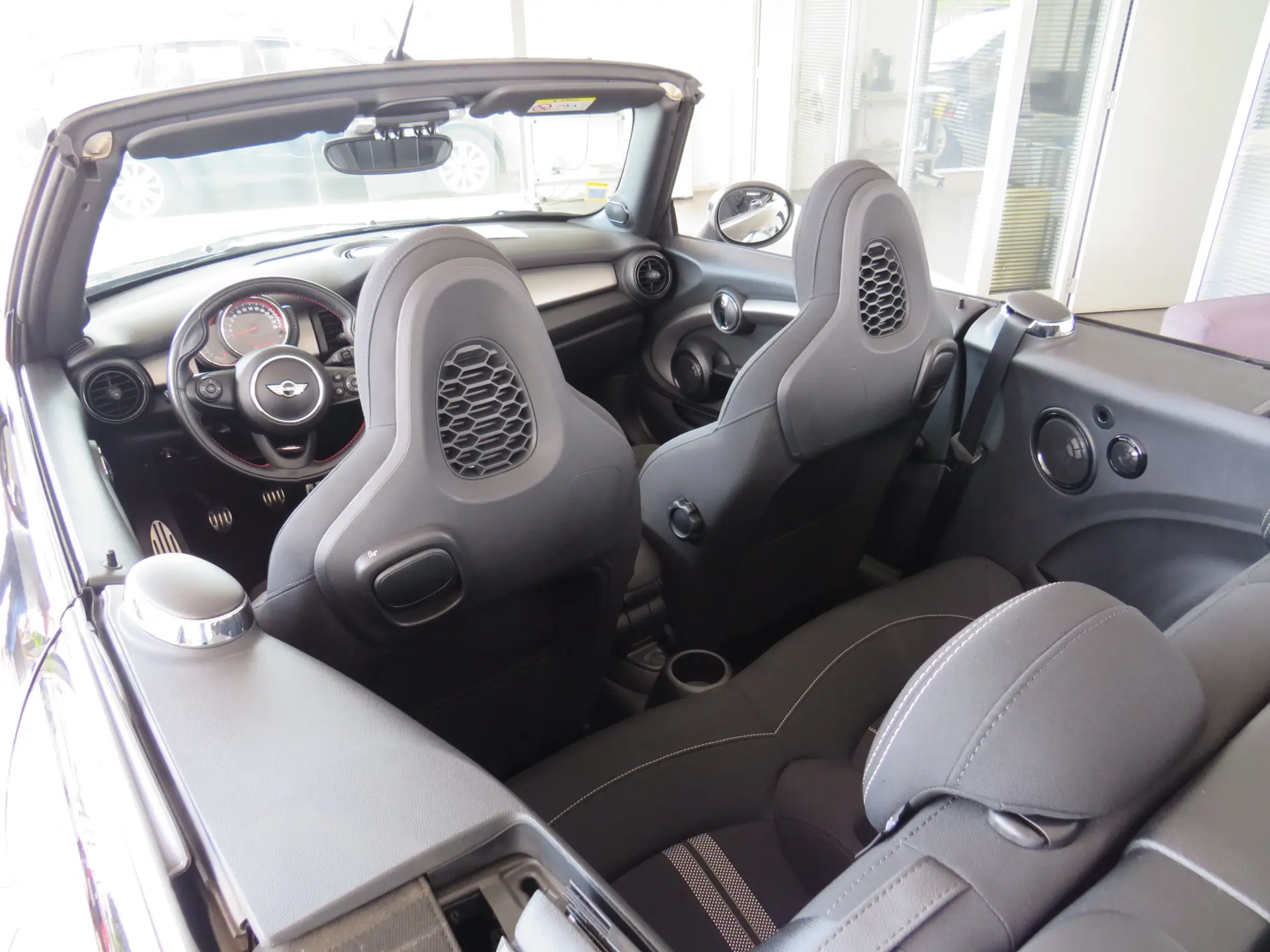 MINI Cabrio John Cooper Works 29
