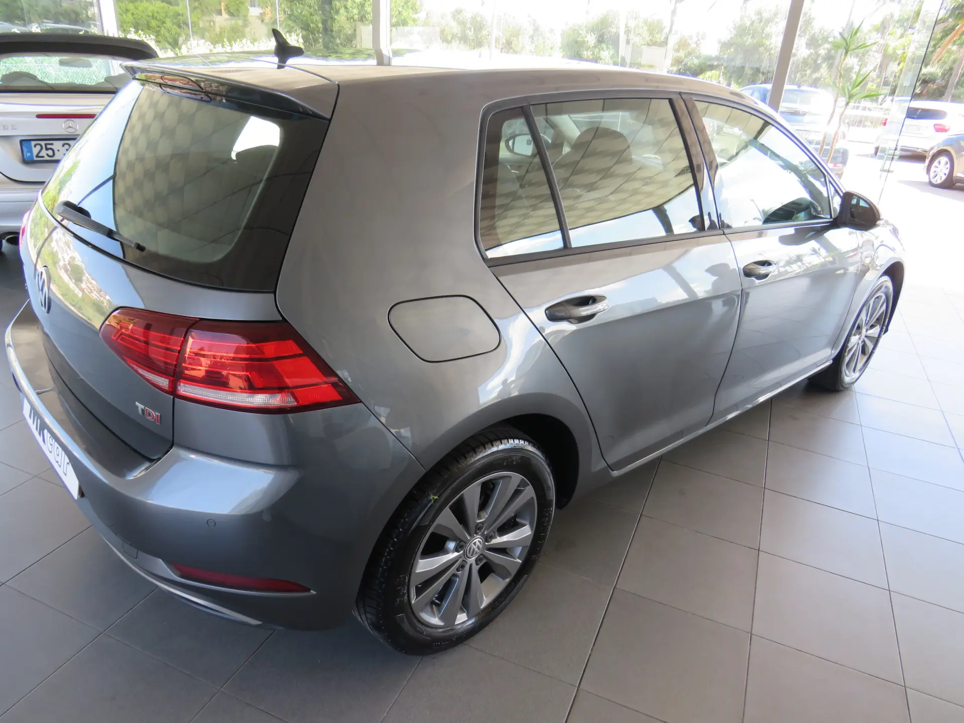 Volkswagen Golf 1.6 TDI Confortline 4