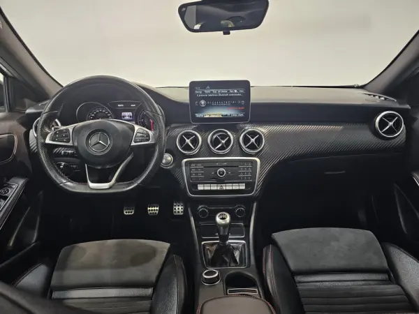 Mercedes-Benz A 180 d AMG Line 14