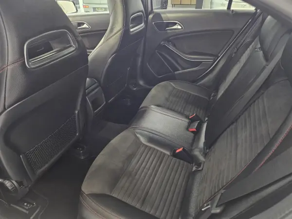 Mercedes-Benz A 180 d AMG Line 18