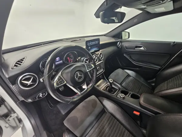 Mercedes-Benz A 180 d AMG Line 11