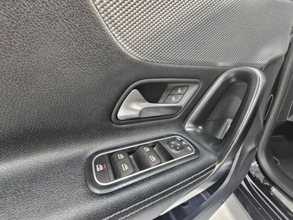 Mercedes-Benz CLA 180 d Shooting Brake Progressive Aut. 31