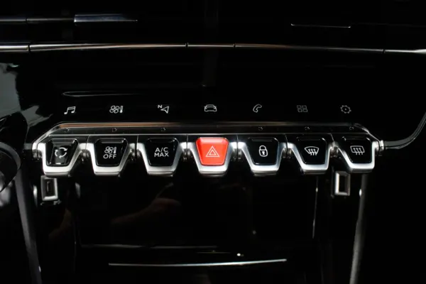 Peugeot 2008 1.2 PureTech GT Line EAT8 37