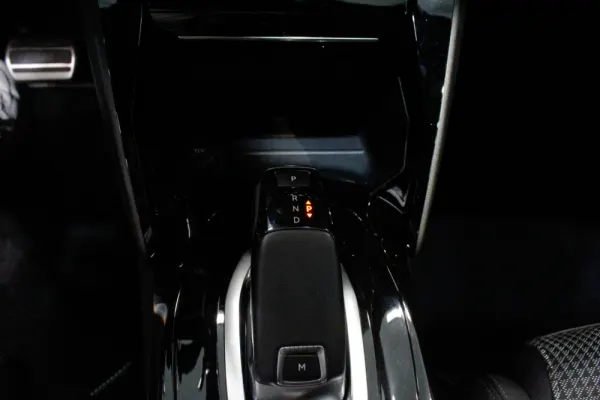 Peugeot 2008 1.2 PureTech GT Line EAT8 36