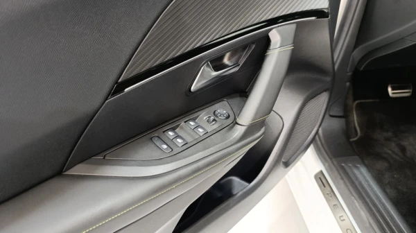 Peugeot 2008 1.2 PureTech GT Line EAT8 31